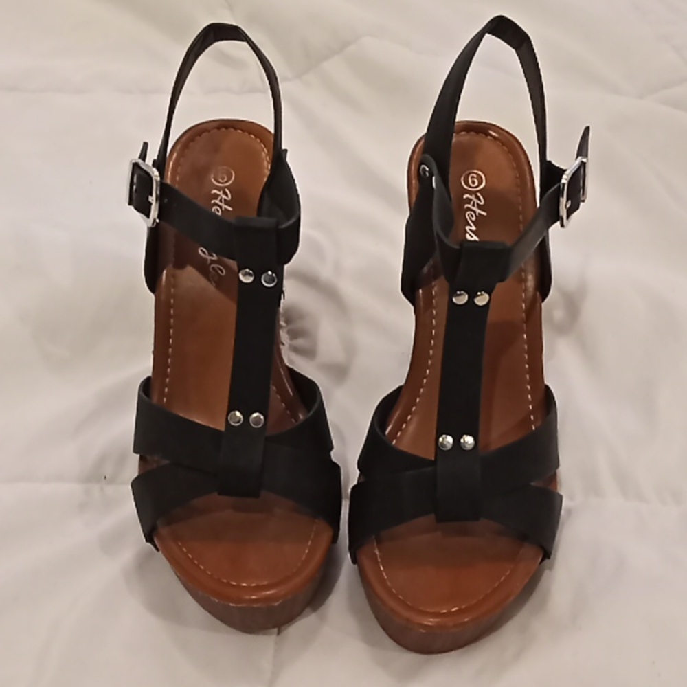 Super cute Platform Sandals!